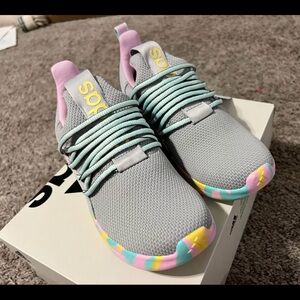 Brand New adidas Kids Lite Racer Adapt 7.0 Gray and Pastel Sneakers size 4